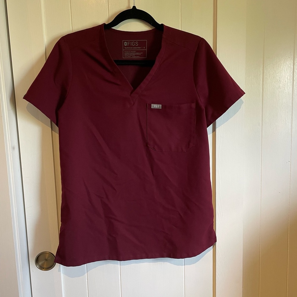 FIGS one pocket top